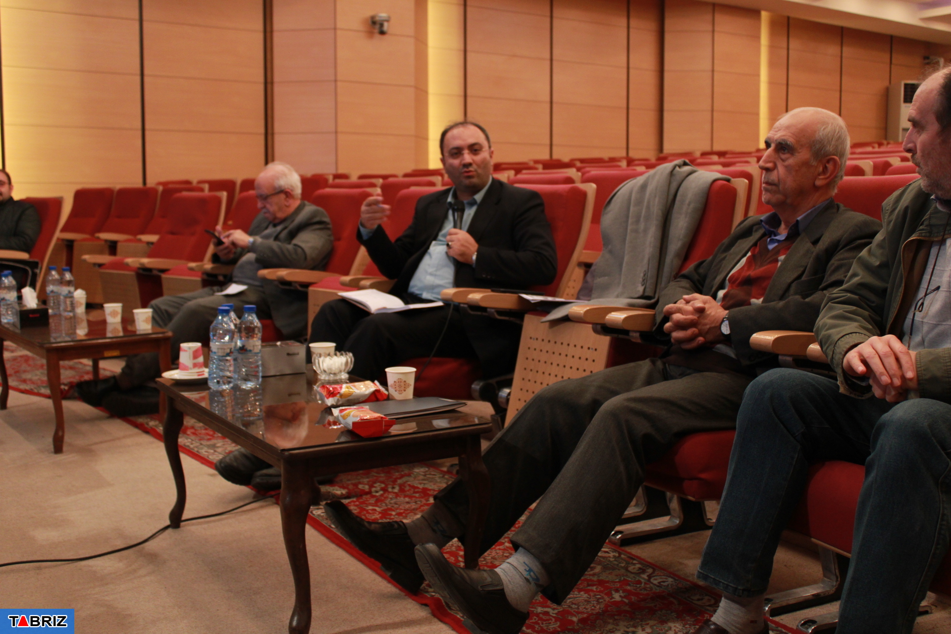 نشست هم اندیشی ریاست کمیسیون تحقیق و نظارت شورای شهر تبریز با اصحاب رسانه در مورد بودجه سال ۱۴۰۲