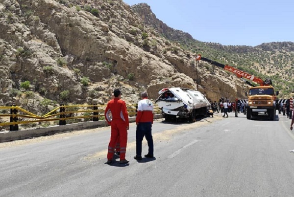 دستور فوری استاندار فارس برای رسیدگی به سانحه اتوبوس در محور کوار&ndash;شیراز